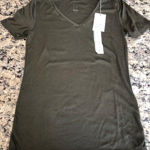 V-neck tshirt